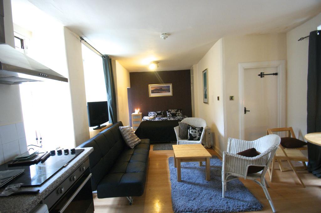 Royal Mile Group Apartments Edinburgh Room photo
